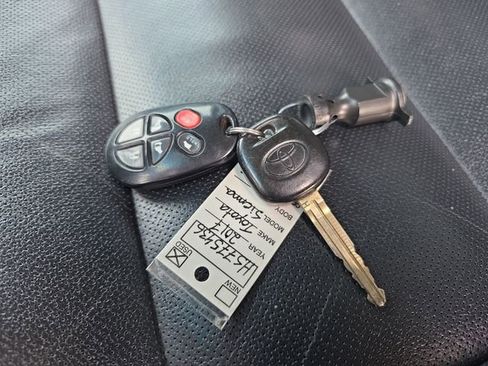 Used 2017 Toyota Sienna SE image 31