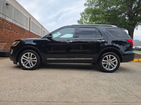 Used 2017 Ford Explorer Limited w/ Equipment Group 301A AWD/4WD image 2