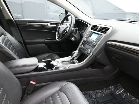 Used 2014 Ford Fusion SE w/ Equipment Group 202A image 25