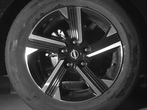 Used 2025 Nissan Sentra SV FWD image 15