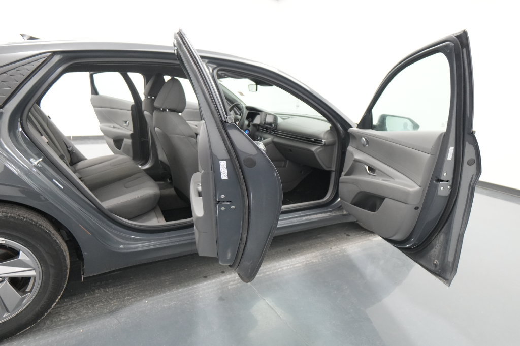 Used 2024 Hyundai Elantra SE FWD image 23
