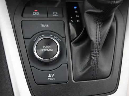 Used 2025 Toyota RAV4 XLE AWD/4WD image 21
