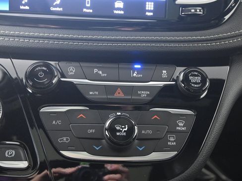 Used 2022 Chrysler Pacifica Touring-L w/ S Appearance Package image 32