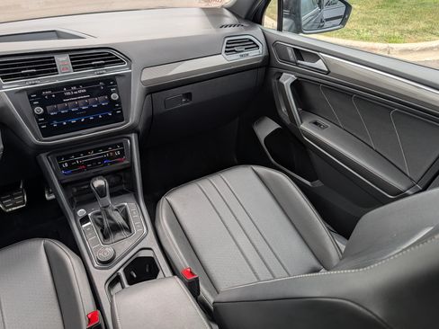 Used 2022 Volkswagen Tiguan SE R-Line AWD/4WD image 11