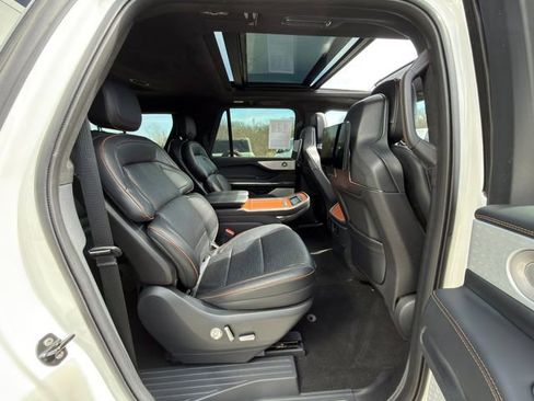 Used 2025 Lincoln Navigator L Black Label image 12