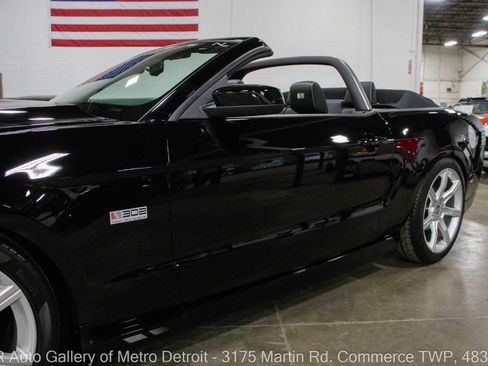 Used 2011 Ford Mustang GT Premium w/ Comfort Pkg RWD image 22