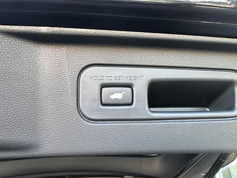 Used 2023 Honda Pilot Touring image 32
