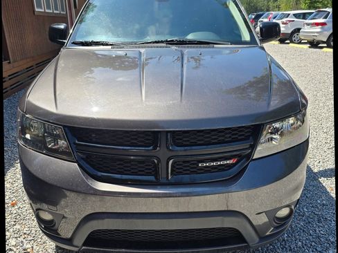 Used 2019 Dodge Journey SE w/ Blacktop Package FWD image 2