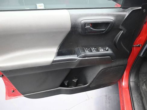 Used 2022 Toyota Tacoma SR w/ SR Convenience Package RWD image 10