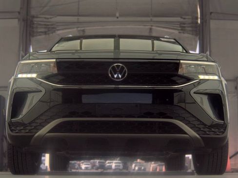 Used 2022 Volkswagen Taos SE AWD/4WD image 3