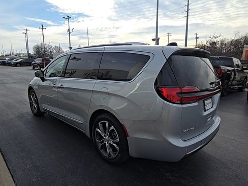 New 2026 Chrysler Pacifica Pinnacle image 6