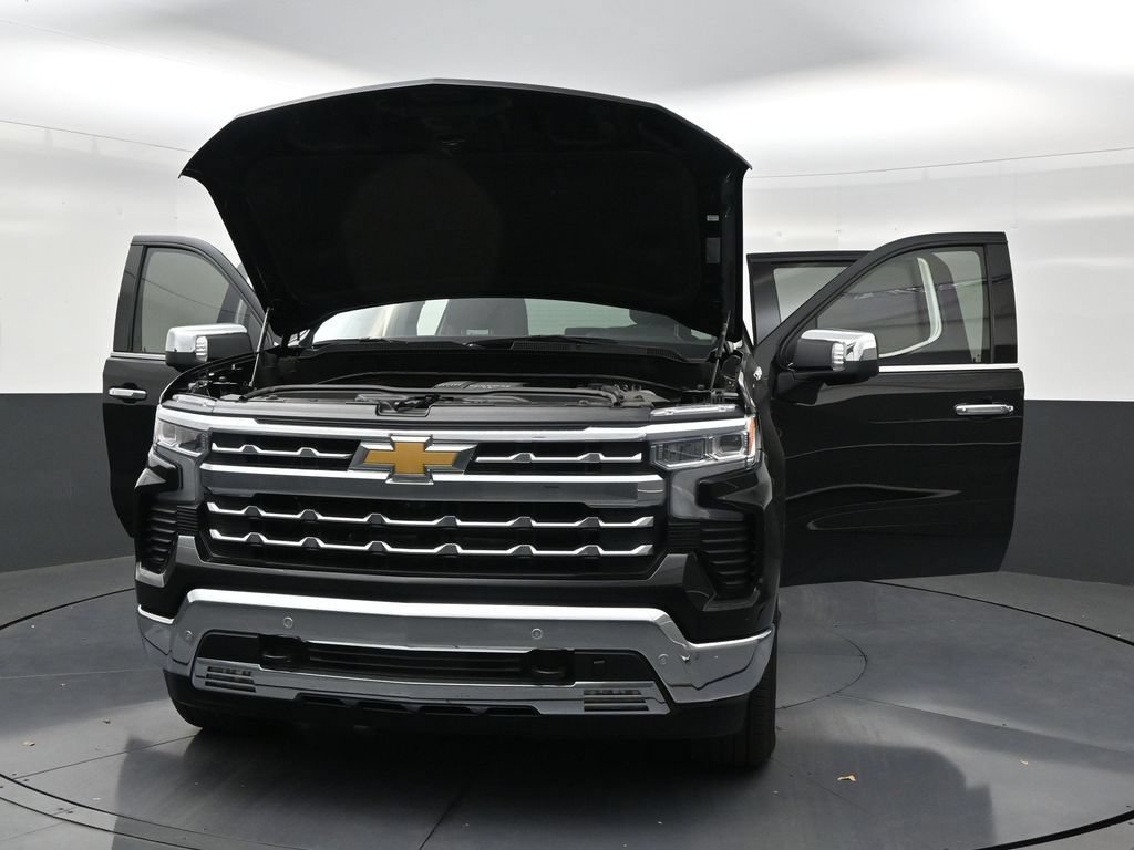 Certified 2026 Chevrolet Silverado 1500 LTZ RWD image 33