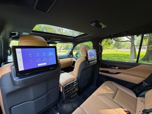 Used 2023 Lexus LX 600 4WD w/ Accessory Package (Z1) image 18