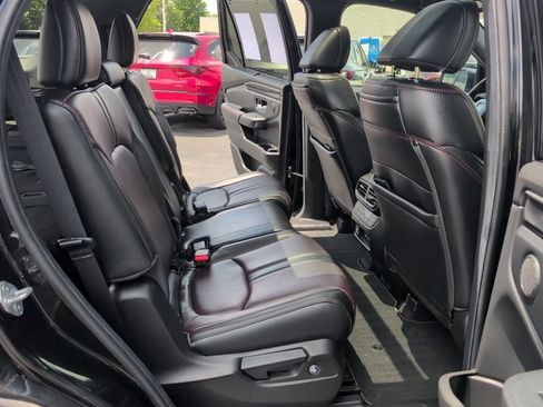 Used 2025 Honda Pilot Black Edition image 50
