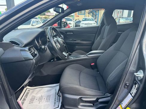 Used 2018 Toyota C-HR XLE image 9