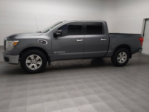 Used 2017 Nissan Titan SV image 2