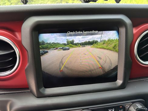 Used 2023 Jeep Wrangler Unlimited Rubicon w/ LED Lighting Group AWD/4WD image 31
