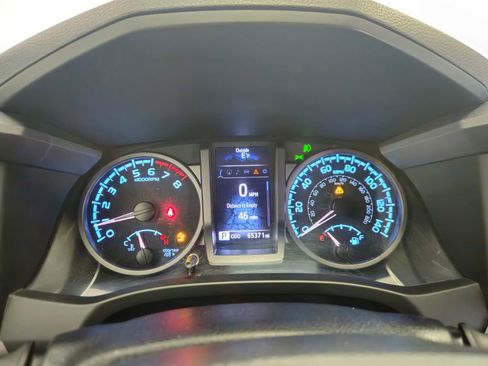 Used 2020 Toyota Tacoma TRD Sport AWD/4WD image 16