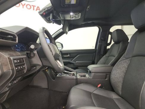 Used 2025 Toyota Tacoma Limited AWD/4WD image 15