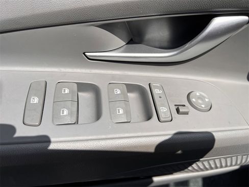 Used 2024 Hyundai Elantra SEL image 18