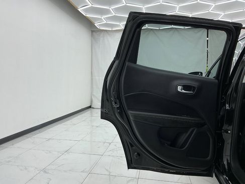 Used 2019 Jeep Compass Latitude w/ Cold Weather Group AWD/4WD image 20