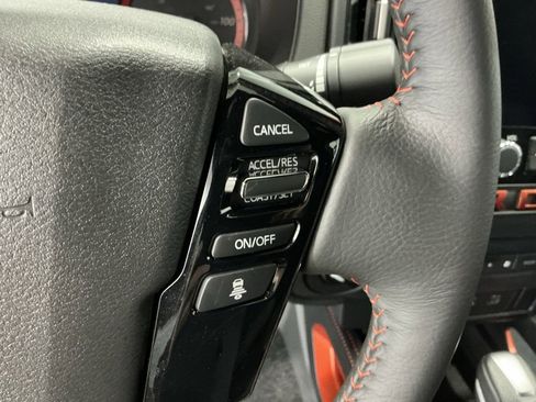 Used 2025 Nissan Frontier PRO-4X image 32