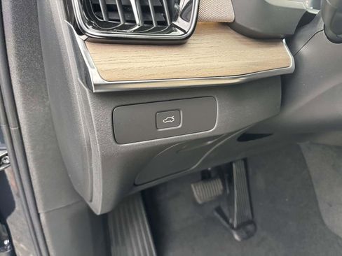 New 2026 Volvo XC90 B5 Plus image 15
