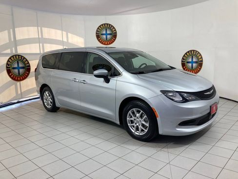 Used 2023 Chrysler Voyager LX FWD image 20