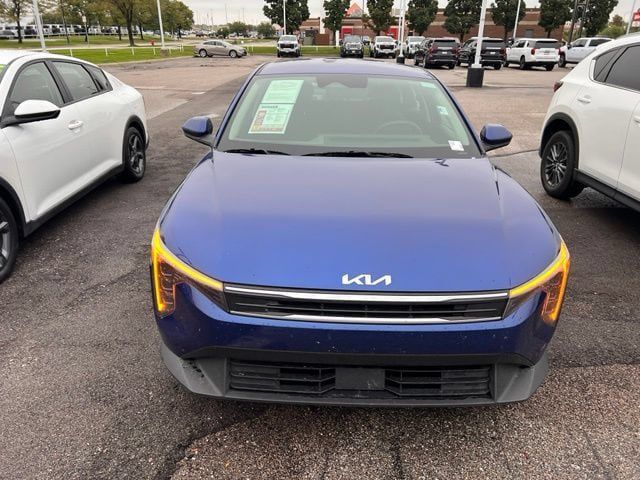 Used 2025 Kia K4 FWD image 2