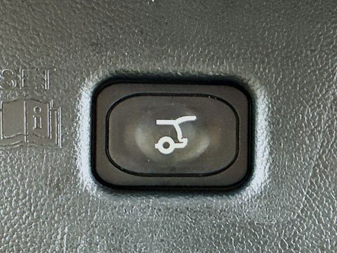 Used 2023 Lincoln Nautilus FWD w/ Premium Package image 29