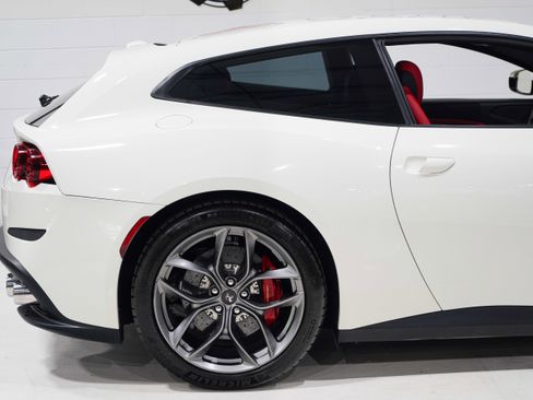 Used 2018 Ferrari GTC4Lusso T RWD image 22