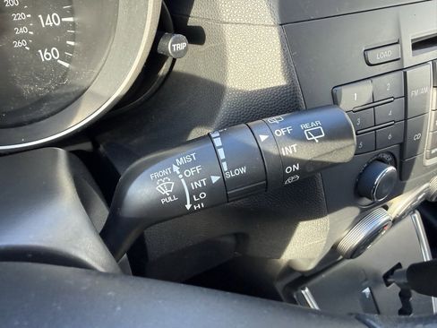 Used 2013 MAZDA MAZDA5 Sport image 21