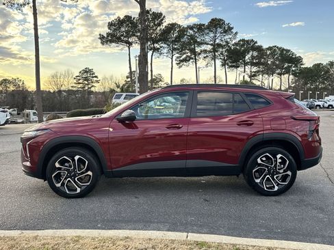 Certified 2025 Chevrolet Trax RS w/ Sunroof Package image 7