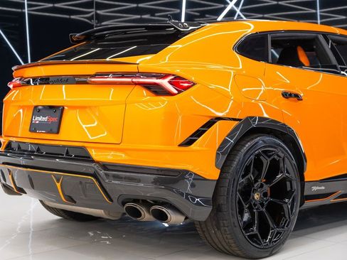 Used 2023 Lamborghini Urus Performante AWD/4WD image 13