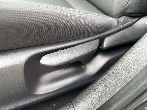 Used 2021 Toyota Corolla LE image 13