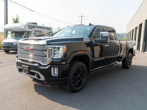 Used 2023 GMC Sierra 3500 Denali w/ Denali Black Diamond Edition AWD/4WD image 3