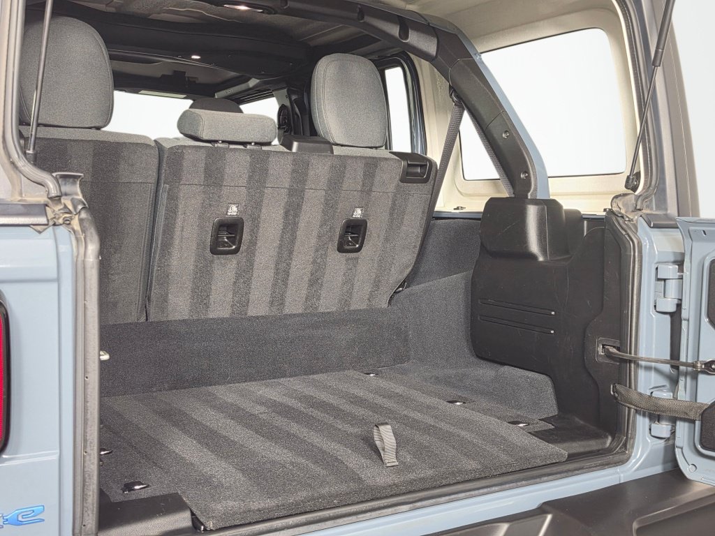 Used 2024 Jeep Wrangler Unlimited AWD/4WD image 33