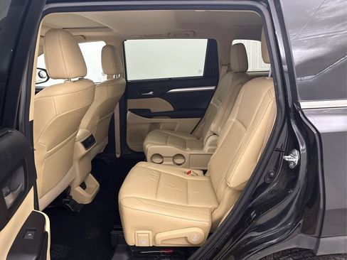Used 2015 Toyota Highlander XLE FWD image 12