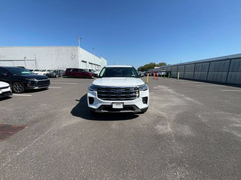 Used 2026 Ford Explorer Active AWD/4WD image 4