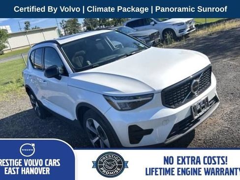 Used 2024 Volvo XC40 B5 Core AWD/4WD image 1