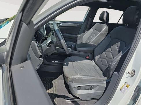 Used 2024 Volkswagen Atlas Cross Sport SE AWD/4WD image 8