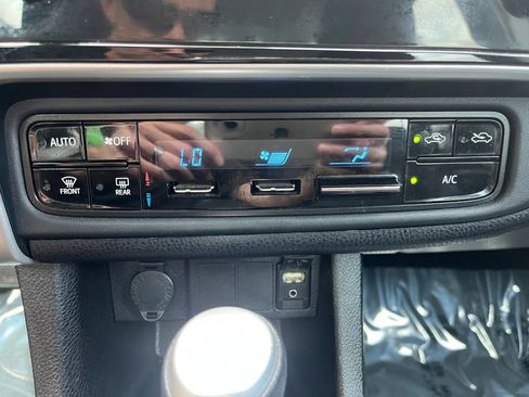 Used 2017 Toyota Corolla LE FWD image 23