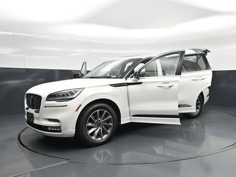 Used 2020 Lincoln Aviator Grand Touring w/ Elements Package Plus AWD/4WD image 29