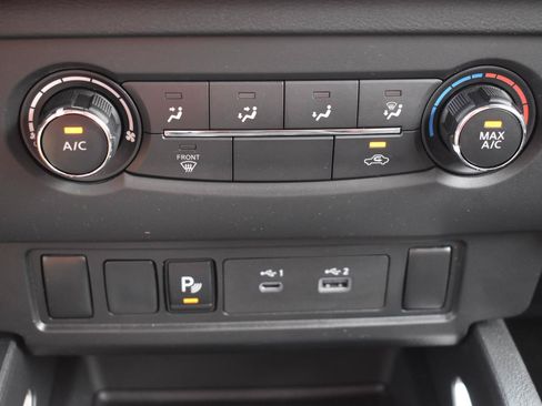 Used 2025 Nissan Frontier SV RWD image 40