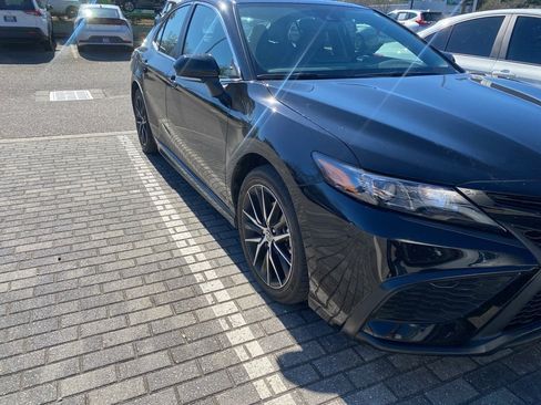 Used 2024 Toyota Camry SE image 11