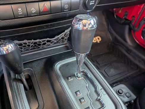 Used 2013 Jeep Wrangler Unlimited Sahara w/ Max Tow Pkg image 11