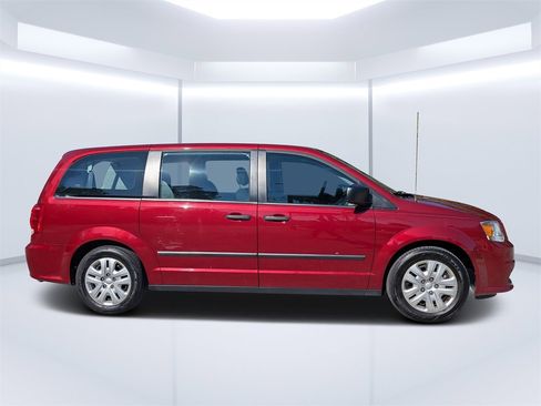 Used 2016 Dodge Grand Caravan American Value Package image 2