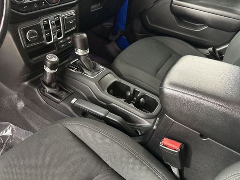 Used 2021 Jeep Gladiator Sport image 30