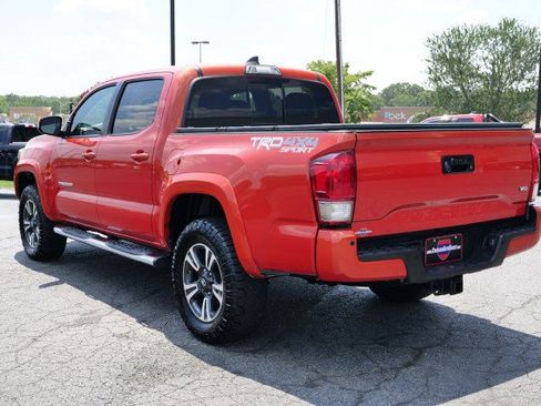 Used 2017 Toyota Tacoma TRD Sport w/ Premium & Technology Package AWD/4WD image 7