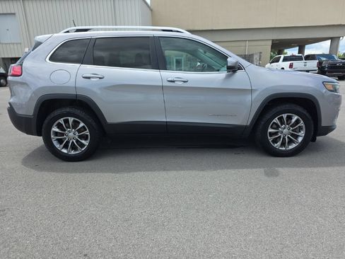 Used 2019 Jeep Cherokee Latitude Plus w/ Cold Weather Group AWD/4WD image 4